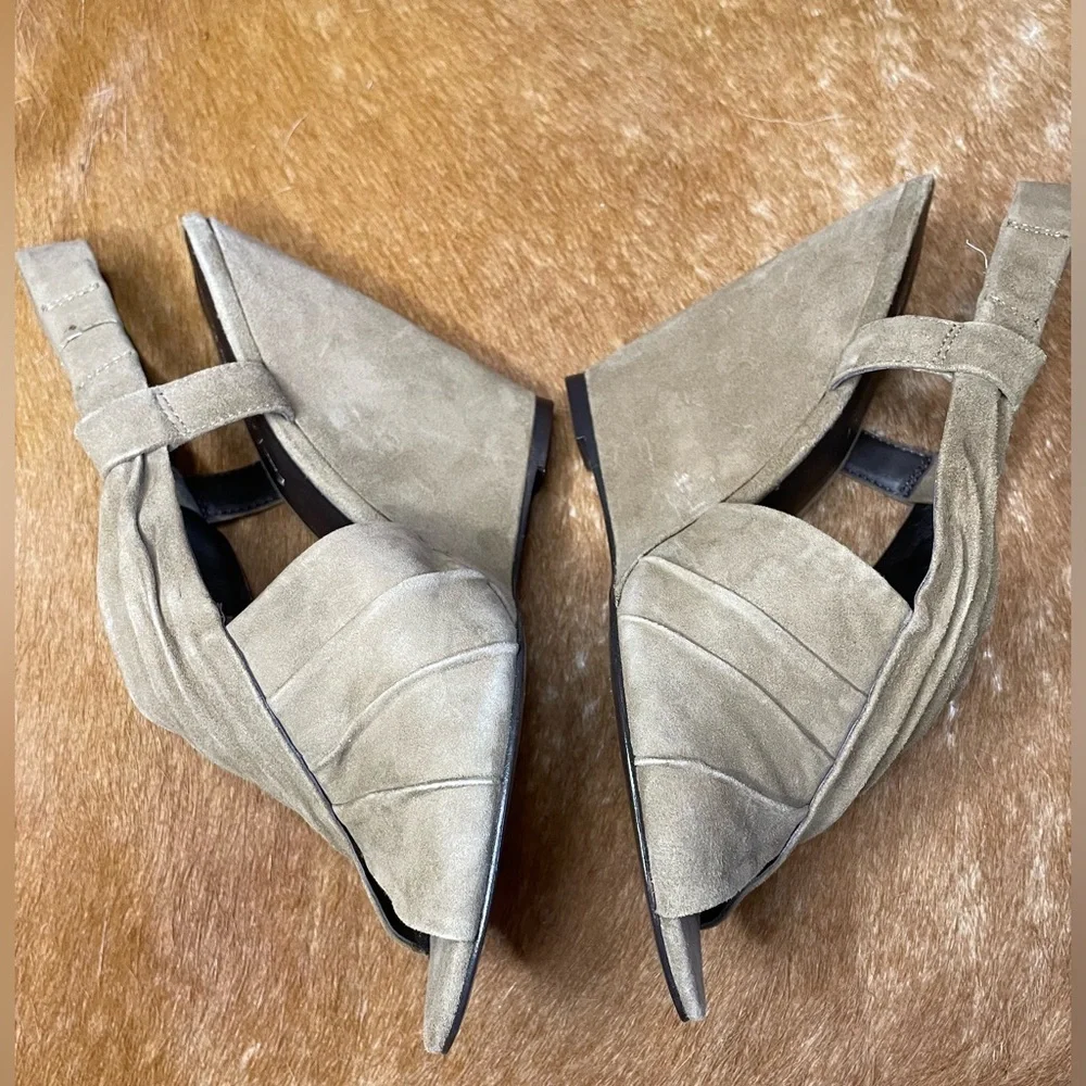 Elizabeth and James Olive Green Suede Slingback Heels. Size 8